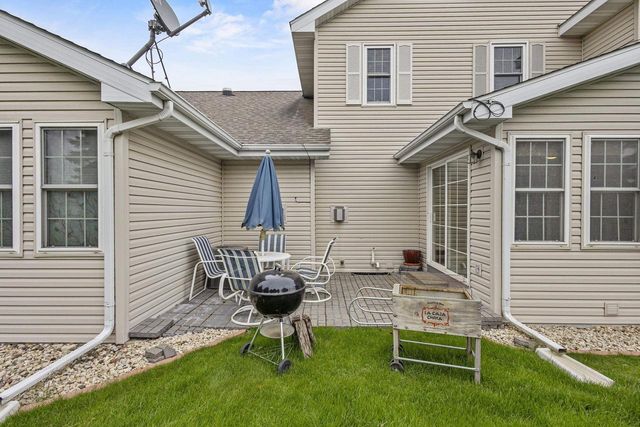 1086 Stonewood Crossing, Sun Prairie, WI 53590