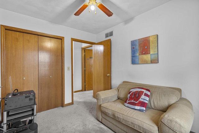1086 Stonewood Crossing, Sun Prairie, WI 53590
