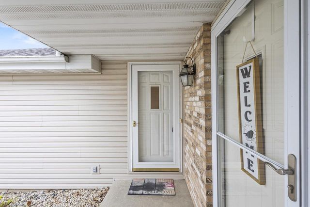 1086 Stonewood Crossing, Sun Prairie, WI 53590
