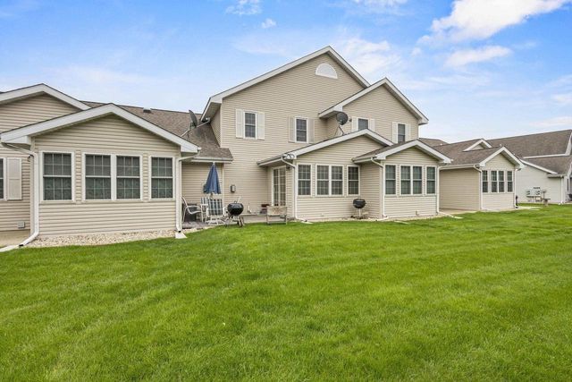 1086 Stonewood Crossing, Sun Prairie, WI 53590