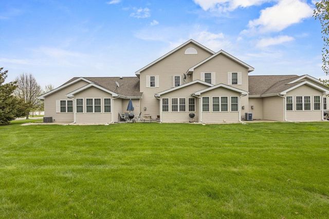 1086 Stonewood Crossing, Sun Prairie, WI 53590