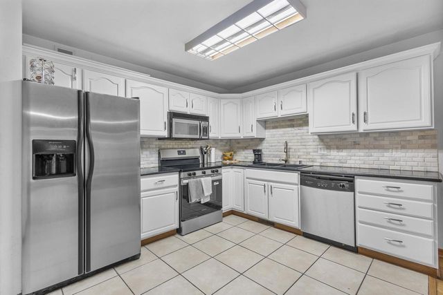 1086 Stonewood Crossing, Sun Prairie, WI 53590