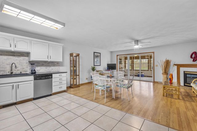 1086 Stonewood Crossing, Sun Prairie, WI 53590