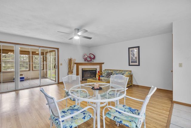 1086 Stonewood Crossing, Sun Prairie, WI 53590