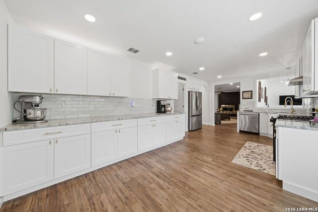 9242 GARDEN RIDGE DR, San Antonio, TX 78266