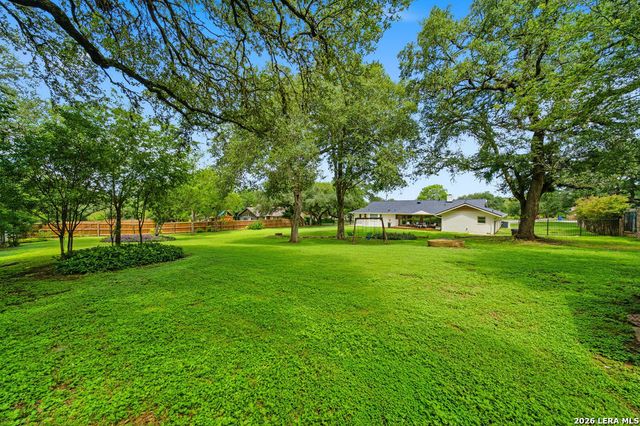 9242 GARDEN RIDGE DR, San Antonio, TX 78266