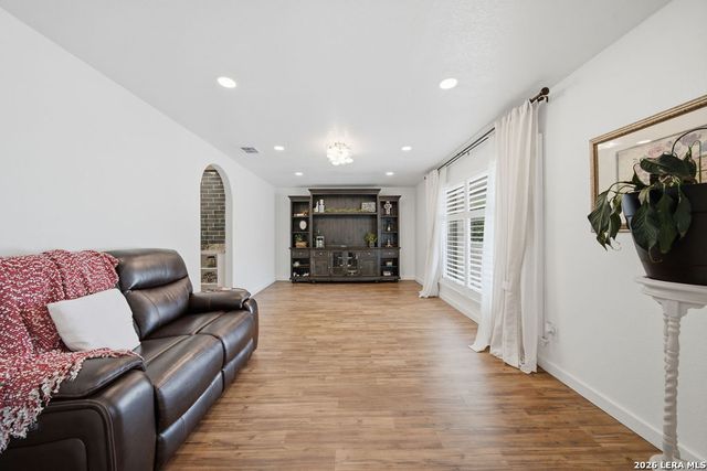 9242 GARDEN RIDGE DR, San Antonio, TX 78266