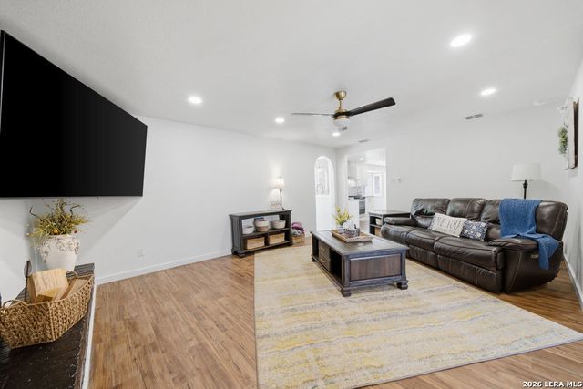 9242 GARDEN RIDGE DR, San Antonio, TX 78266