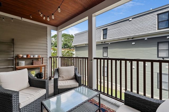 95 Green St 2, Boston, MA 02130