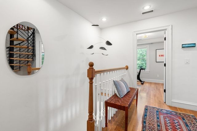 95 Green St 2, Boston, MA 02130