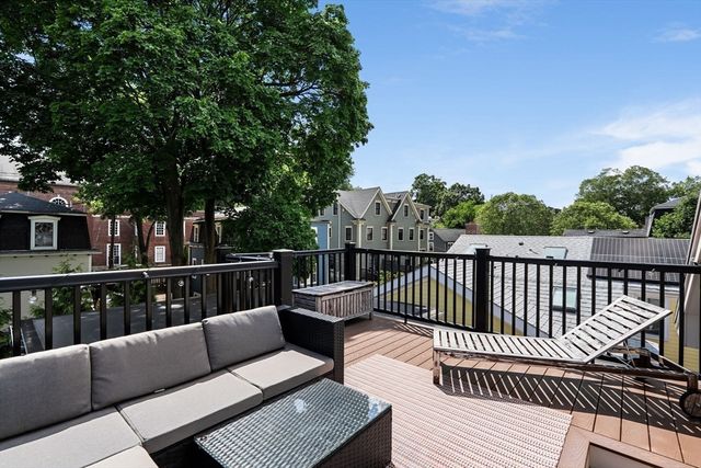 95 Green St 2, Boston, MA 02130
