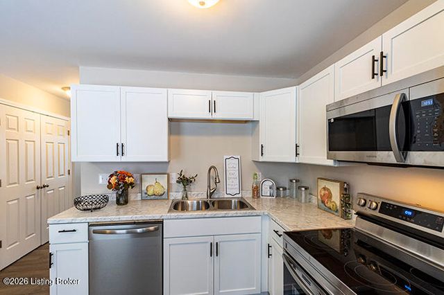 143 Deerfield Ct, Shepherdsville, KY 40165