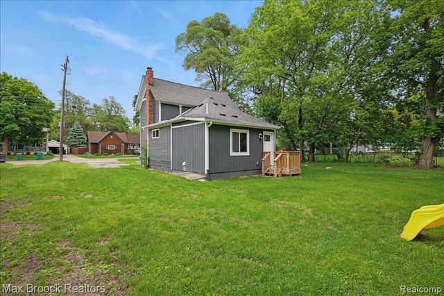 515 Clinton Street, Howell, MI 48843