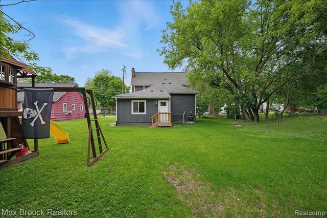 515 Clinton Street, Howell, MI 48843