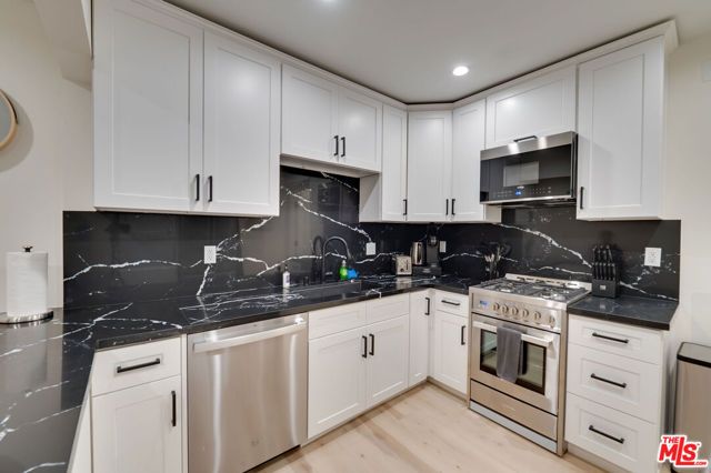 9040 Phyllis Avenue B, West Hollywood, CA 90069
