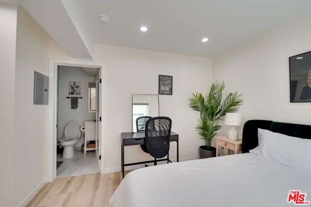 9040 Phyllis Avenue B, West Hollywood, CA 90069