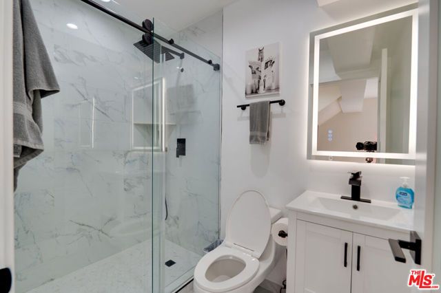 9040 Phyllis Avenue B, West Hollywood, CA 90069