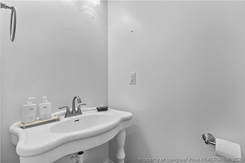 40 Hunter's Run Avenue, Pembroke, NC 28372 — photo 9