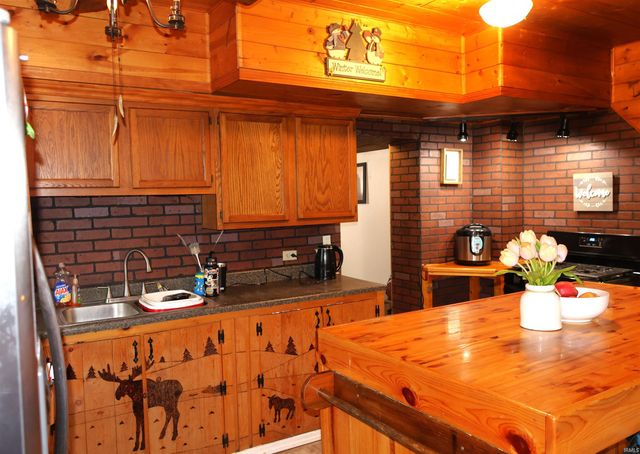 5689 E Bland Road, Bloomfield, IN 47424