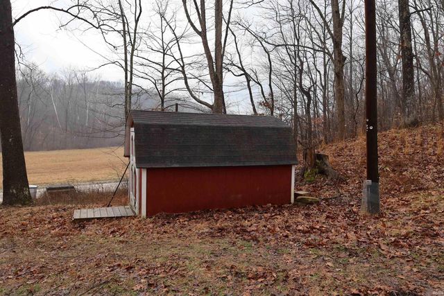 5689 E Bland Road, Bloomfield, IN 47424