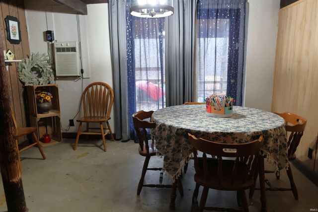 5689 E Bland Road, Bloomfield, IN 47424