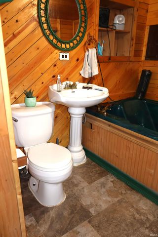 5689 E Bland Road, Bloomfield, IN 47424