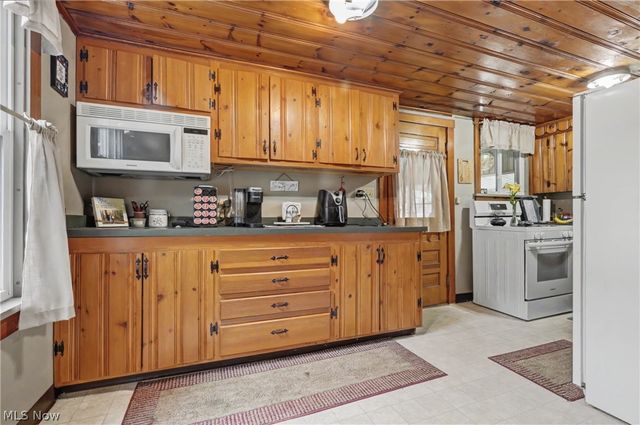 18280 5th Street, Beloit, OH 44609