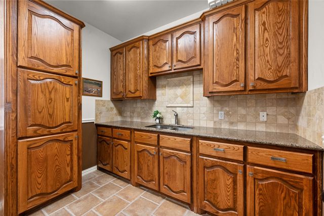 17300 County Road 4110, Frost, TX 76641