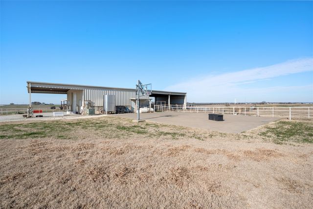 17300 County Road 4110, Frost, TX 76641