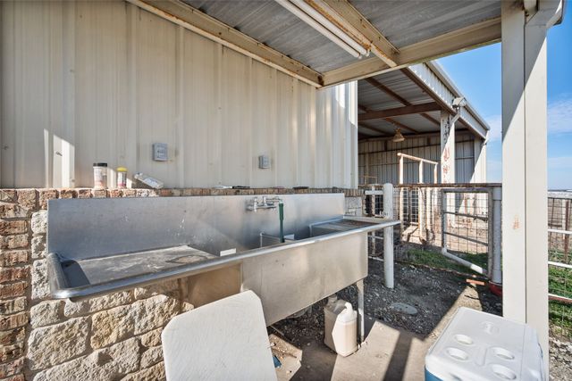 17300 County Road 4110, Frost, TX 76641