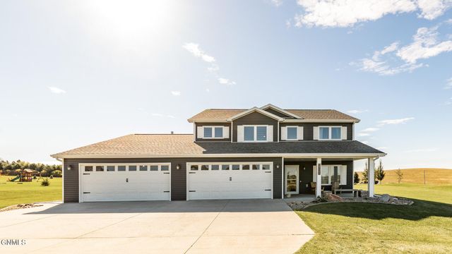 2721 Nicklaus Drive, Bismarck, ND 58503 property photo
