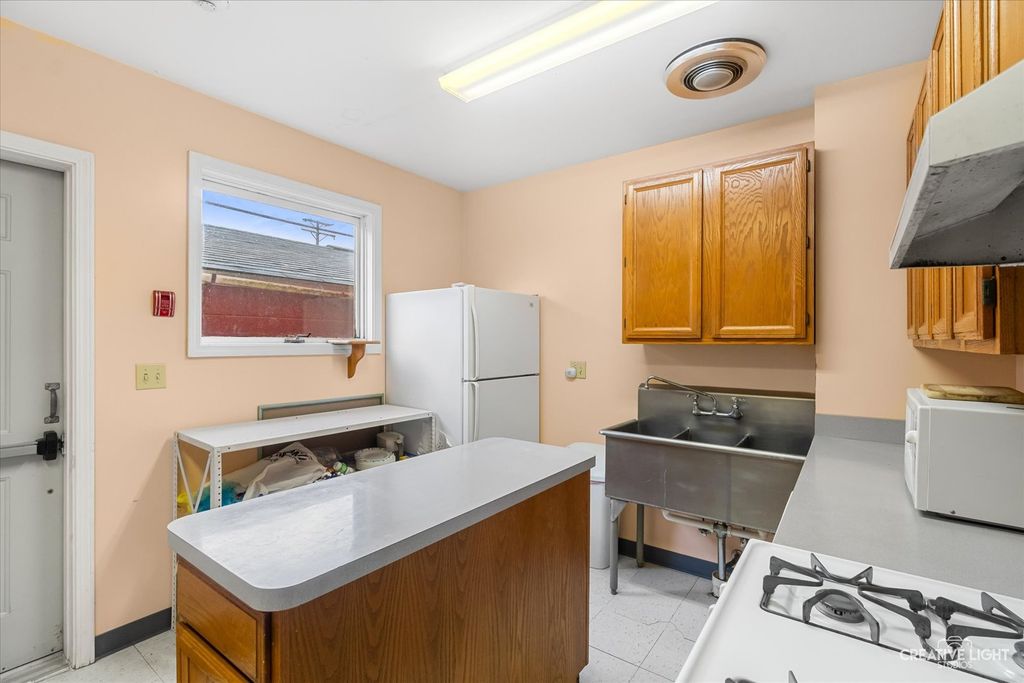 Image 13 of property listing at 250 Peru Street, Paw Paw, IL 61353