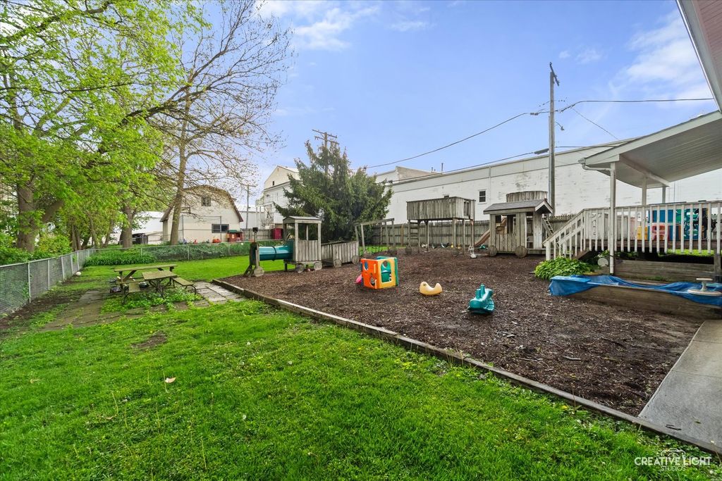 Image 33 of property listing at 250 Peru Street, Paw Paw, IL 61353