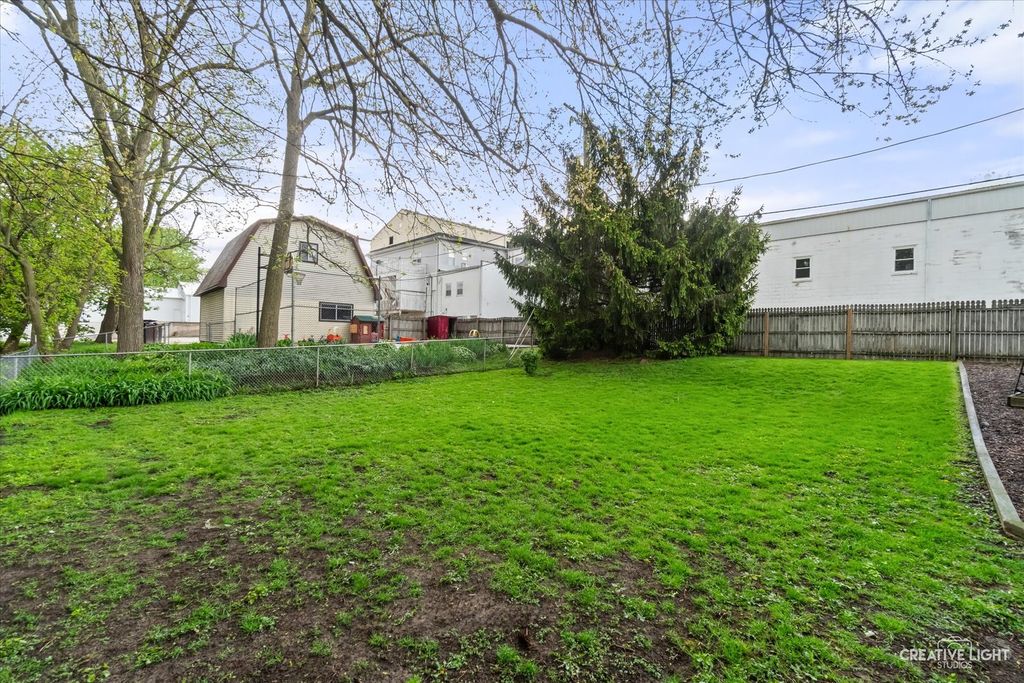 Image 36 of property listing at 250 Peru Street, Paw Paw, IL 61353