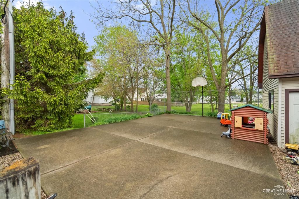 Image 38 of property listing at 250 Peru Street, Paw Paw, IL 61353