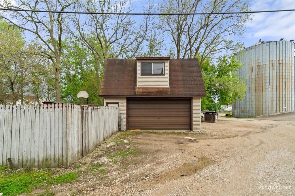 Image 40 of property listing at 250 Peru Street, Paw Paw, IL 61353
