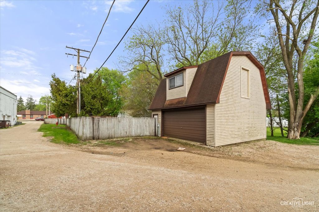 Image 41 of property listing at 250 Peru Street, Paw Paw, IL 61353
