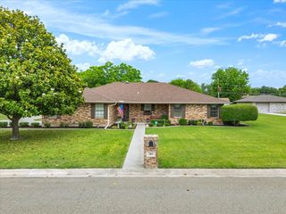 205 Brookview Drive, Decatur, TX 76234