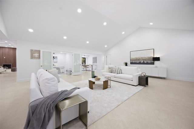 7571 Estrella Circle, Boca Raton, FL 33433