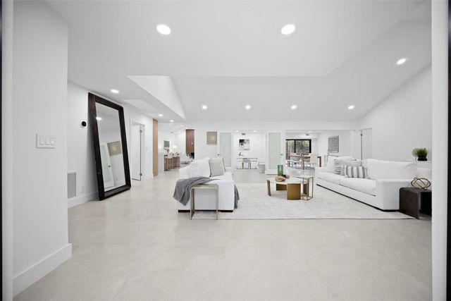 7571 Estrella Circle, Boca Raton, FL 33433