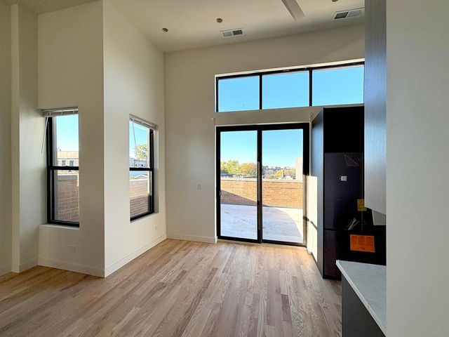 2445 N Lincoln Avenue PH, Chicago, IL 60614