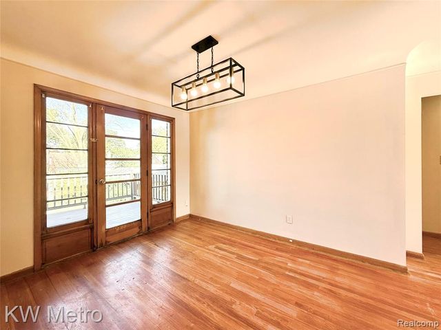 2182 Vernier Road, Grosse Pointe Woods, MI 48236