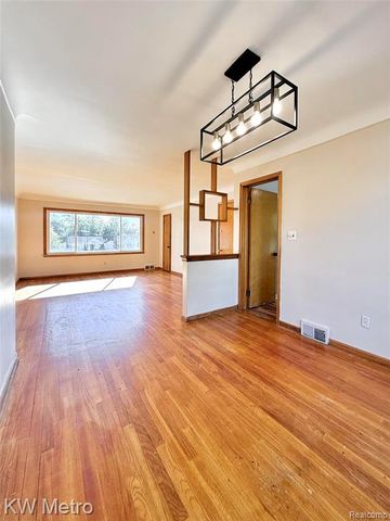 2182 Vernier Road, Grosse Pointe Woods, MI 48236