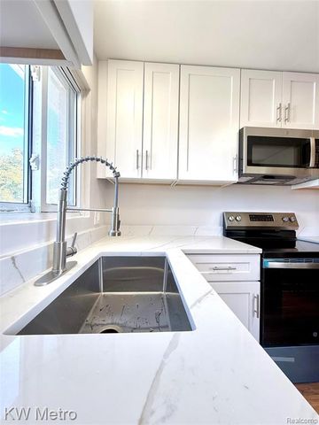 2182 Vernier Road, Grosse Pointe Woods, MI 48236