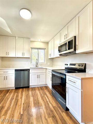 2182 Vernier Road, Grosse Pointe Woods, MI 48236