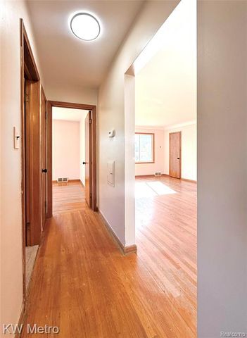 2182 Vernier Road, Grosse Pointe Woods, MI 48236