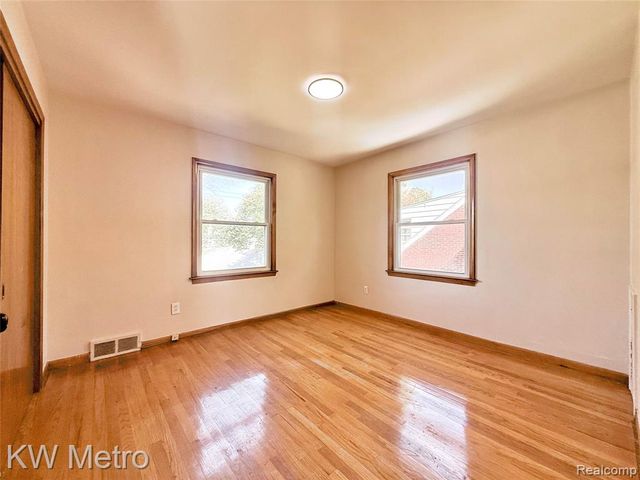 2182 Vernier Road, Grosse Pointe Woods, MI 48236