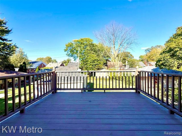 2182 Vernier Road, Grosse Pointe Woods, MI 48236