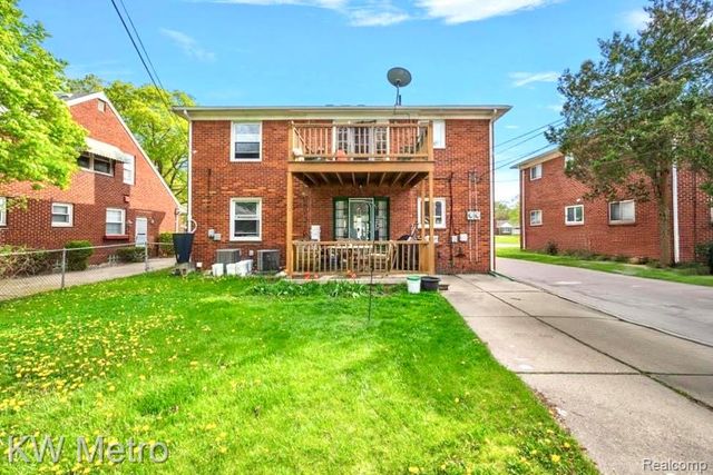 2182 Vernier Road, Grosse Pointe Woods, MI 48236