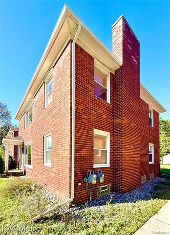 2182 Vernier Road, Grosse Pointe Woods, MI 48236